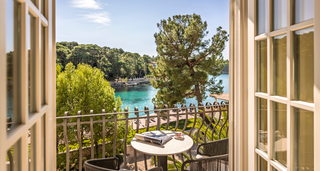 Boutique Hotel Alhambra & Villa Augusta, offers