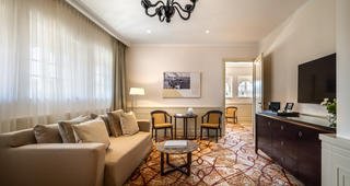 Alhambra Suite, pogled more