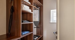 Alhambra Suite, pogled more