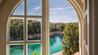 Alhambra Suite, pogled more