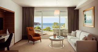 Luxury suite sea side