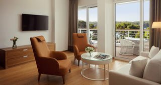 Rooms & Suites