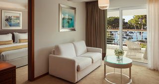 Rooms & Suites