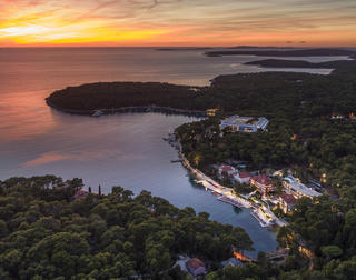 Hotel Bellevue, Čikat bay