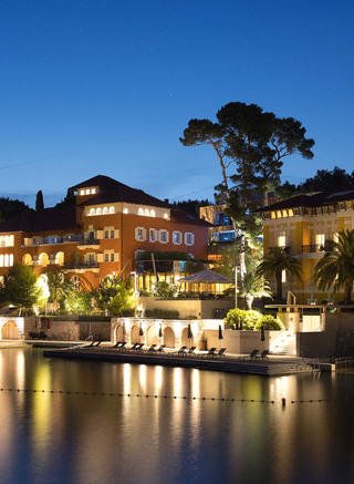 exterior alhambra night