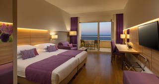 Rooms & Suites
